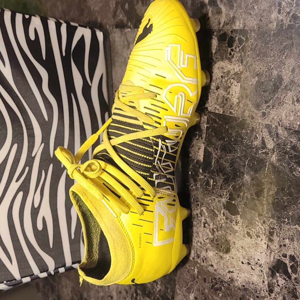 PUMA Future 2.1 Netfit Cleats athletic shoes mens Size 8 bright yellow & black